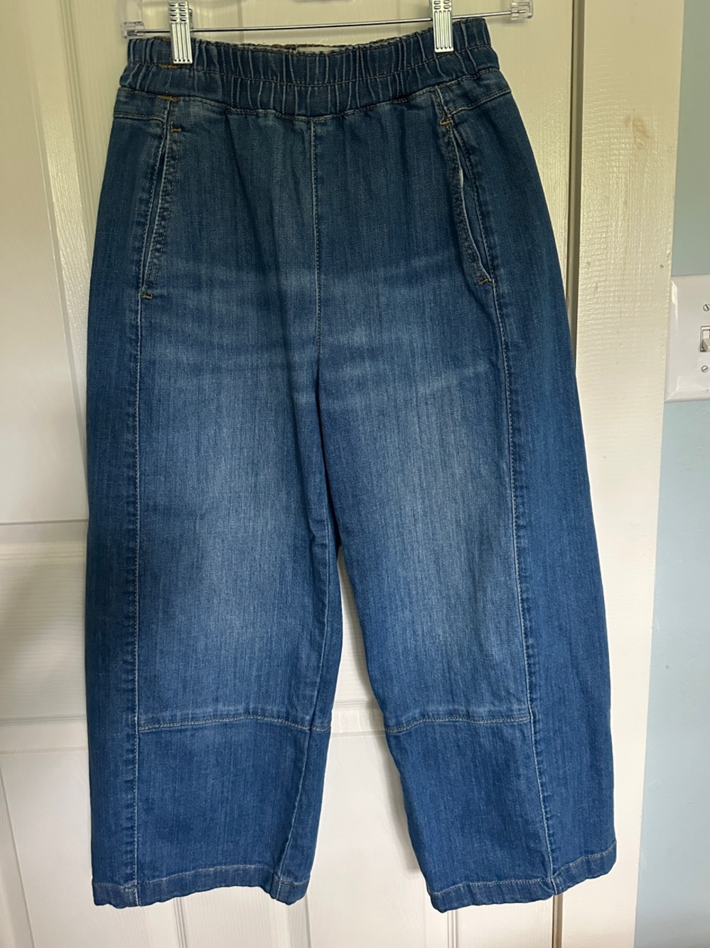 Pilcro Anthropologie Barrel leg cropped pull on jeans - XSP